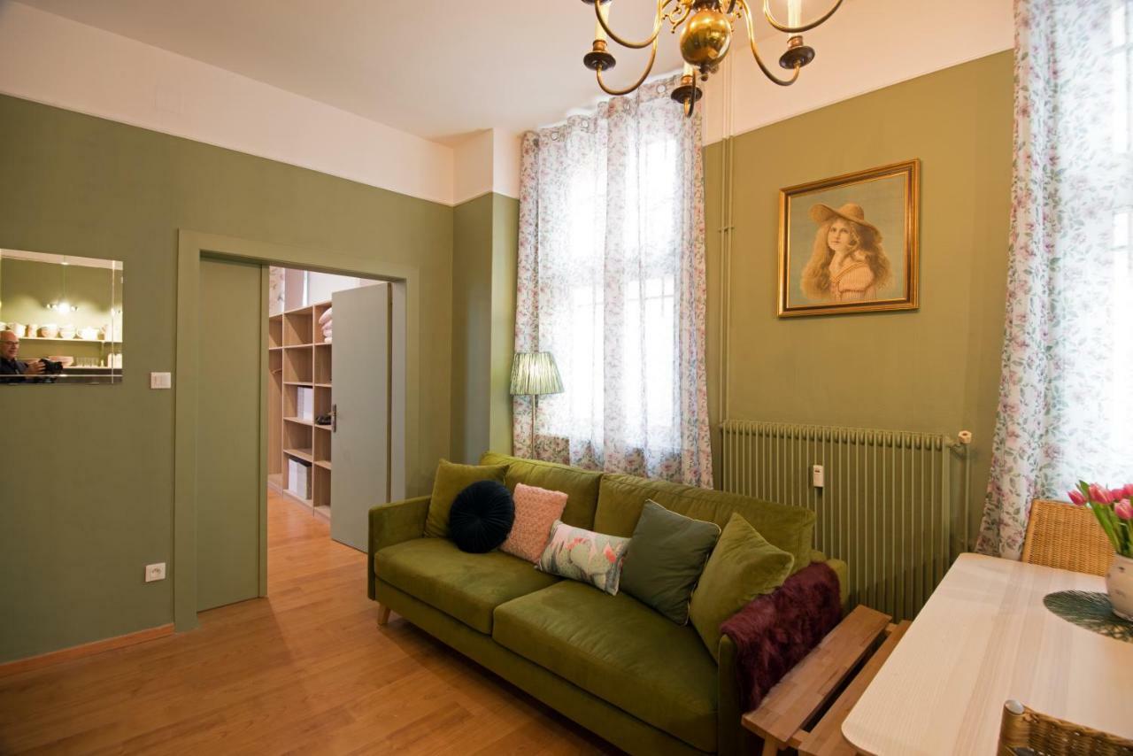 " Mademoiselle " 17 Boulevard Du Champ De Mars Colmar Exterior photo