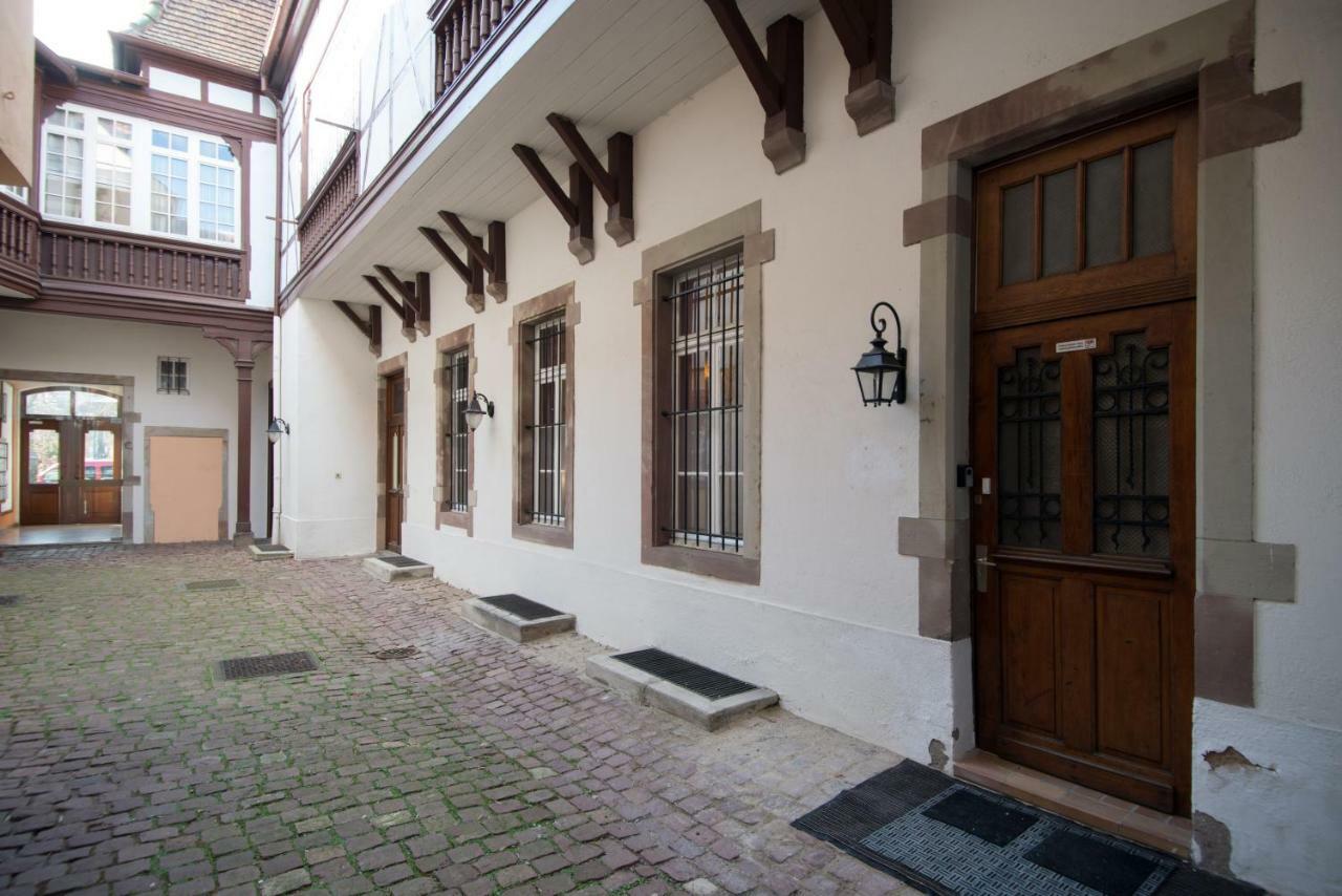 " Mademoiselle " 17 Boulevard Du Champ De Mars Colmar Exterior photo